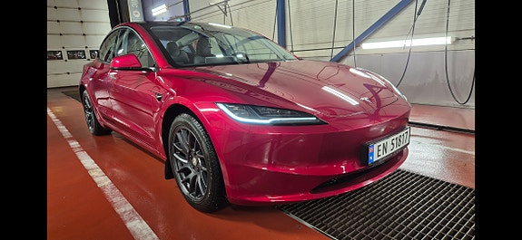 Tesla Model 3 14 of 17
