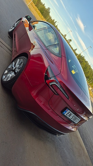 Tesla Model 3 3 of 17