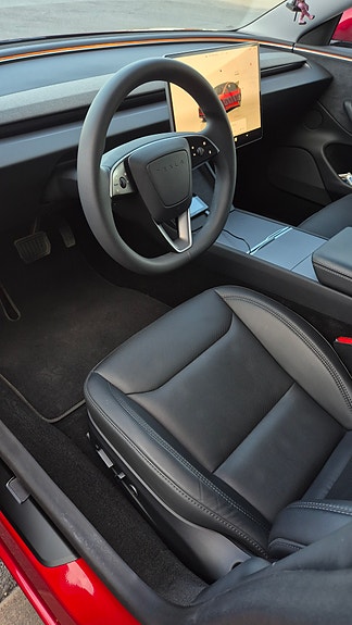 Tesla Model 3 4 of 17
