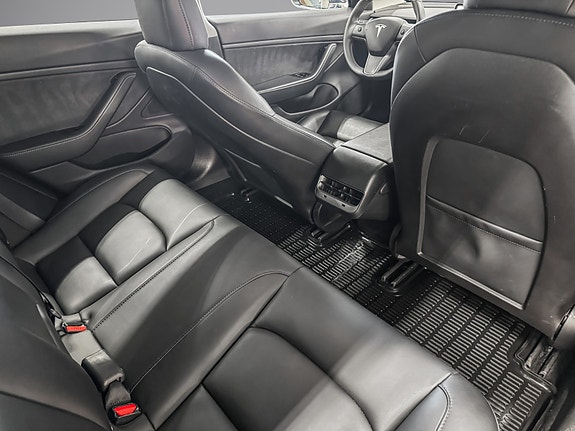 Tesla Model 3 24 of 30