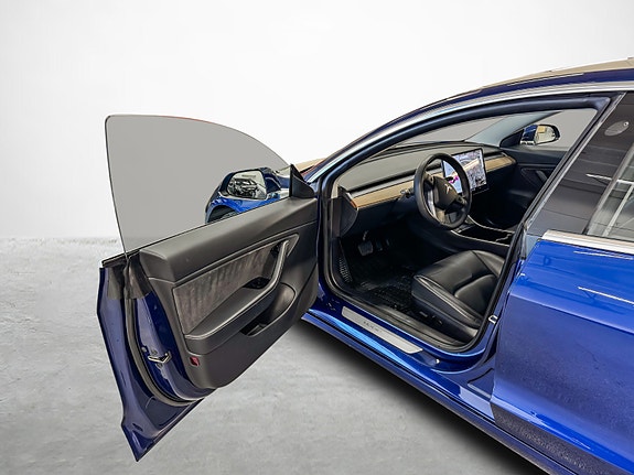 Tesla Model 3 9 of 30