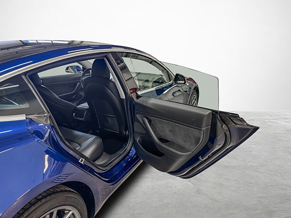 Tesla Model 3 26 of 30