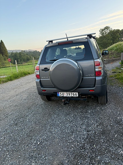 Suzuki Grand Vitara 3 of 5