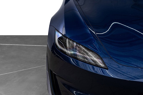 Tesla Model 3 4 of 5