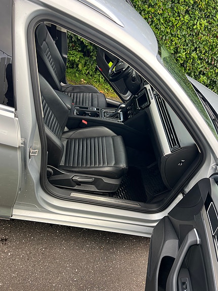 Volkswagen Passat 10 of 23