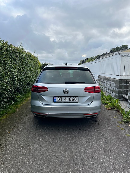 Volkswagen Passat 4 of 23