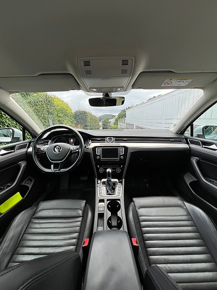 Volkswagen Passat 11 of 23