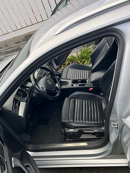 Volkswagen Passat 9 of 23