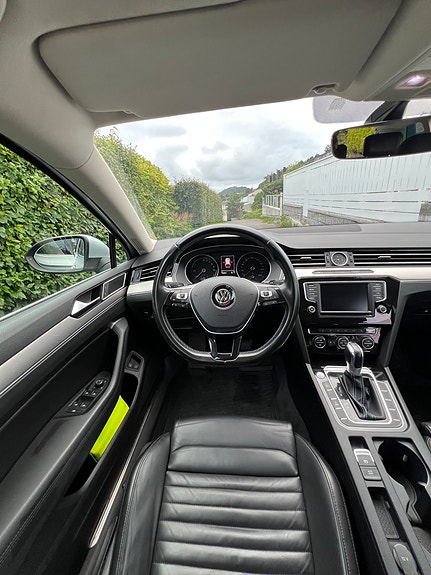 Volkswagen Passat 13 of 23