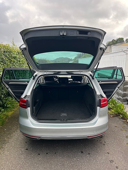 Volkswagen Passat 7 of 23