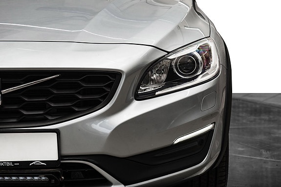 Volvo V60 Cross Country 4 of 5