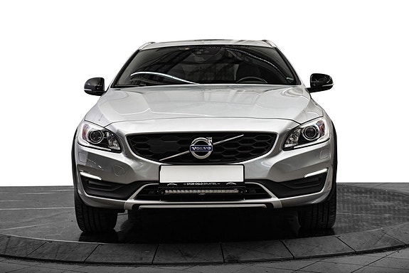 Volvo V60 Cross Country 3 of 5