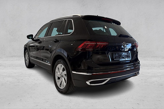 Volkswagen Tiguan 3 of 5