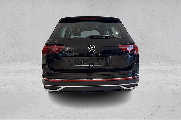 Volkswagen Tiguan 4 of 5