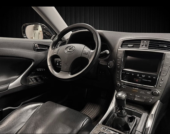 Lexus IS220d 6 of 11