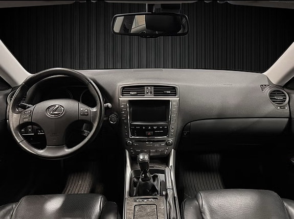 Lexus IS220d 5 of 11