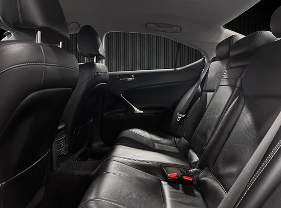 Lexus IS220d 8 of 11