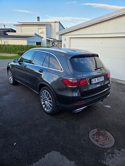 Mercedes-Benz GLC300 e 15 of 17