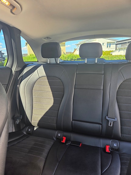 Mercedes-Benz GLC300 e 7 of 17