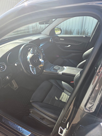 Mercedes-Benz GLC300 e 6 of 17