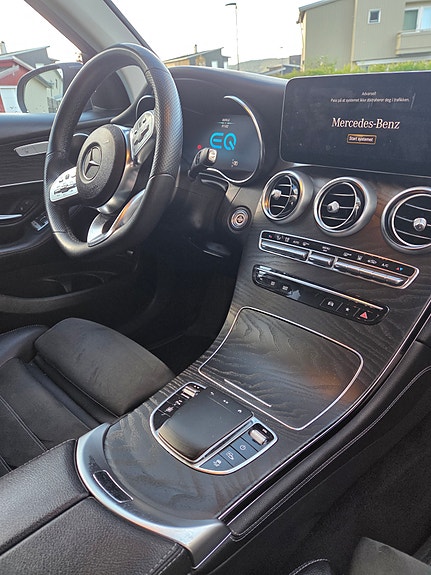 Mercedes-Benz GLC300 e 10 of 17
