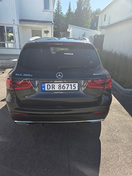 Mercedes-Benz GLC300 e 3 of 17