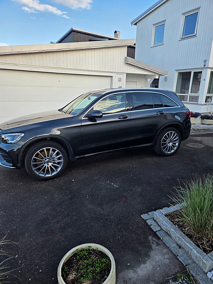 Mercedes-Benz GLC300 e 16 of 17