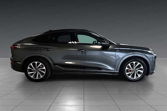 Audi Q6 e-tron 4 of 5