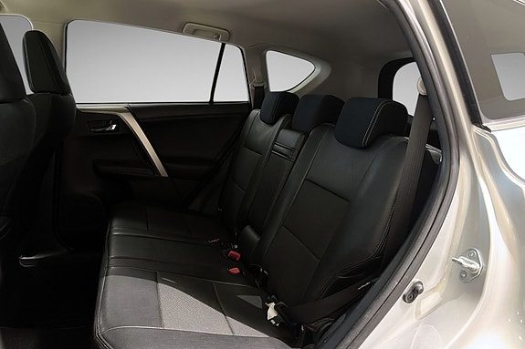 Toyota RAV4 10 of 21