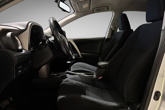 Toyota RAV4 9 of 21