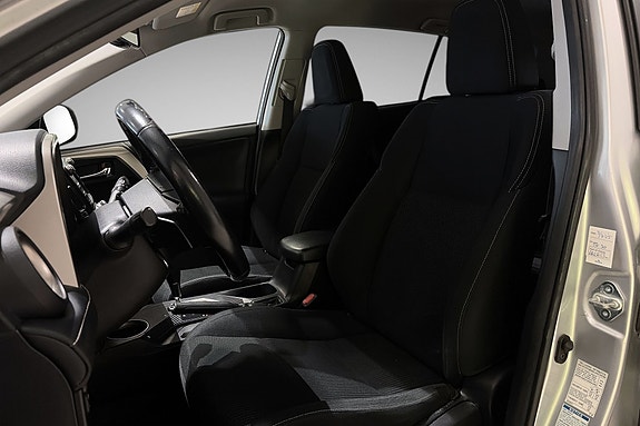 Toyota RAV4 8 of 21