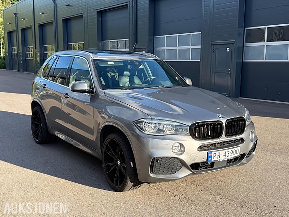 BMW X5 2 of 5