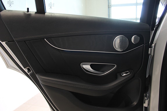 Mercedes-Benz GLC220 d 27 of 30