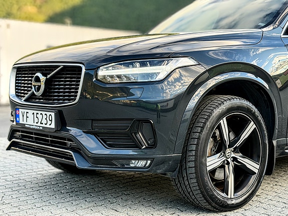 Volvo XC90 2 of 5