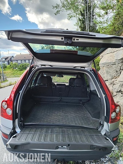 Volvo XC90 4 of 5