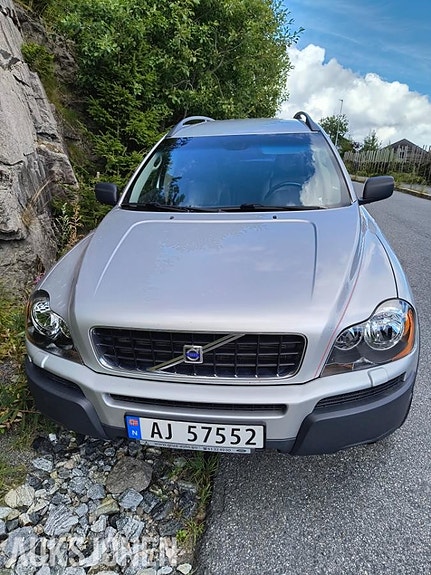 Volvo XC90 2 of 5