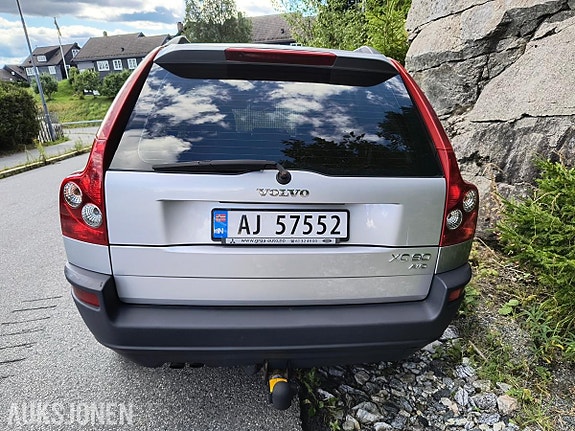 Volvo XC90 3 of 5