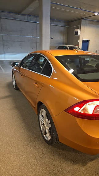Volvo S60 2 of 5