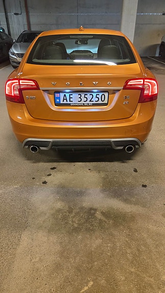 Volvo S60 4 of 5