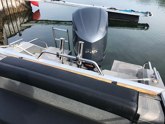 2014 Buster Magnum Pro Yamaha 220 Hk 11 of 17