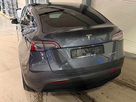 Tesla Model Y 4 of 5