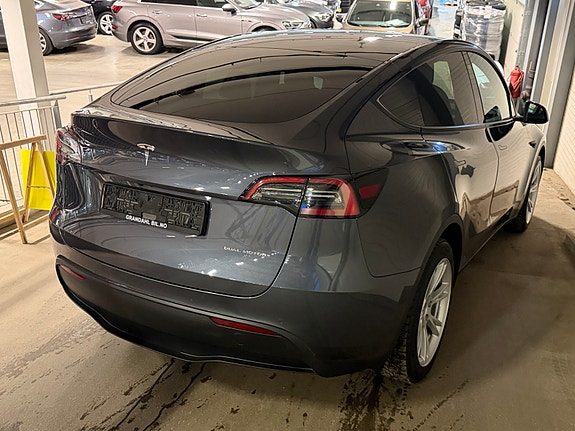 Tesla Model Y 5 of 5