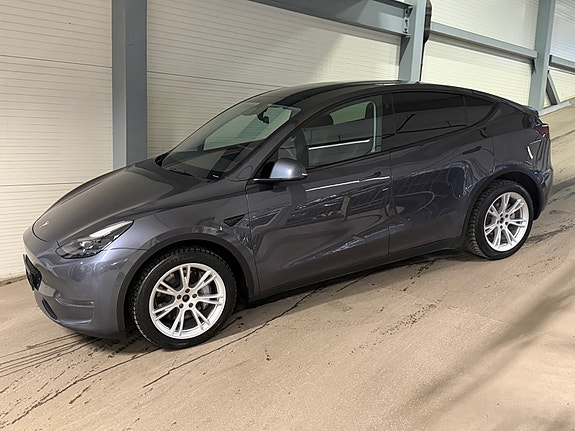 Tesla Model Y 3 of 5