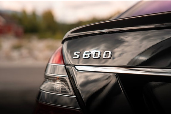 Mercedes-Benz S600 4 of 5