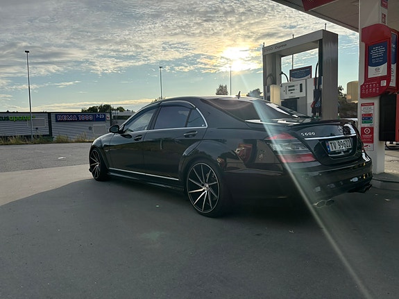 Mercedes-Benz S600 2 of 5