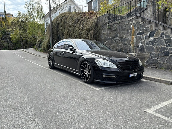 Mercedes-Benz S600 3 of 5