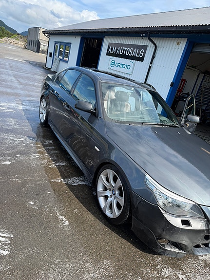 BMW 525d 3 of 5