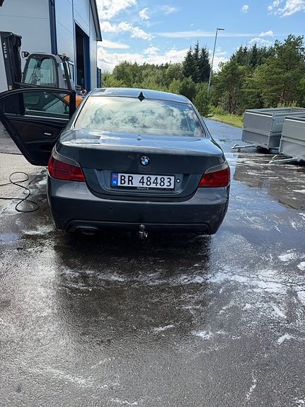 BMW 525d 2 of 5