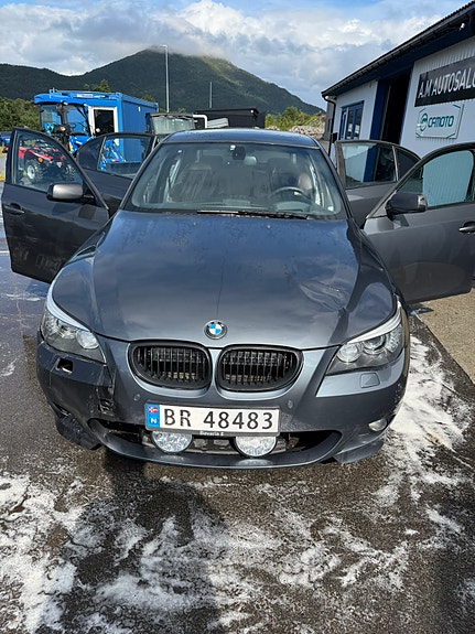 BMW 525d 4 of 5