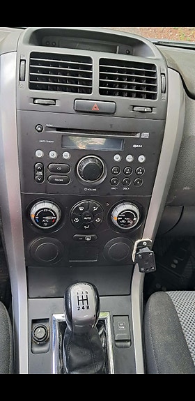 Suzuki Grand Vitara 3 of 5